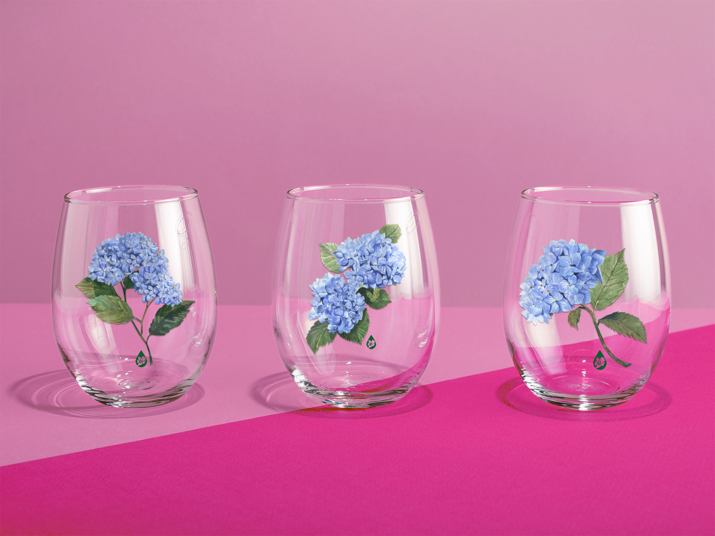Botanical Hydrangea Stemless Wine Glass
